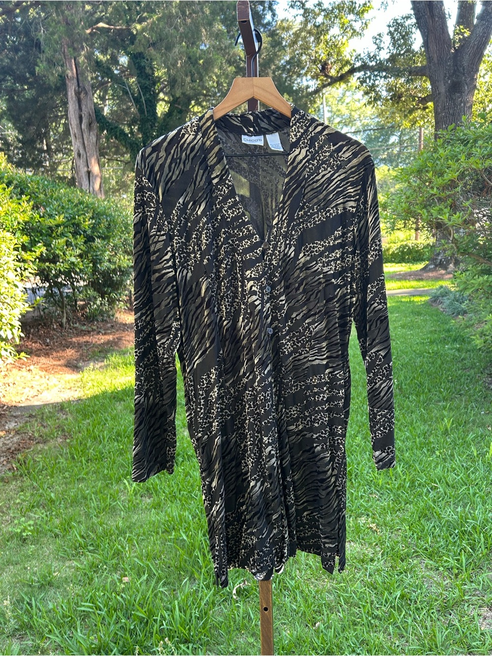CHICO'S burntout velvet top size 2 large button front pockets animal print